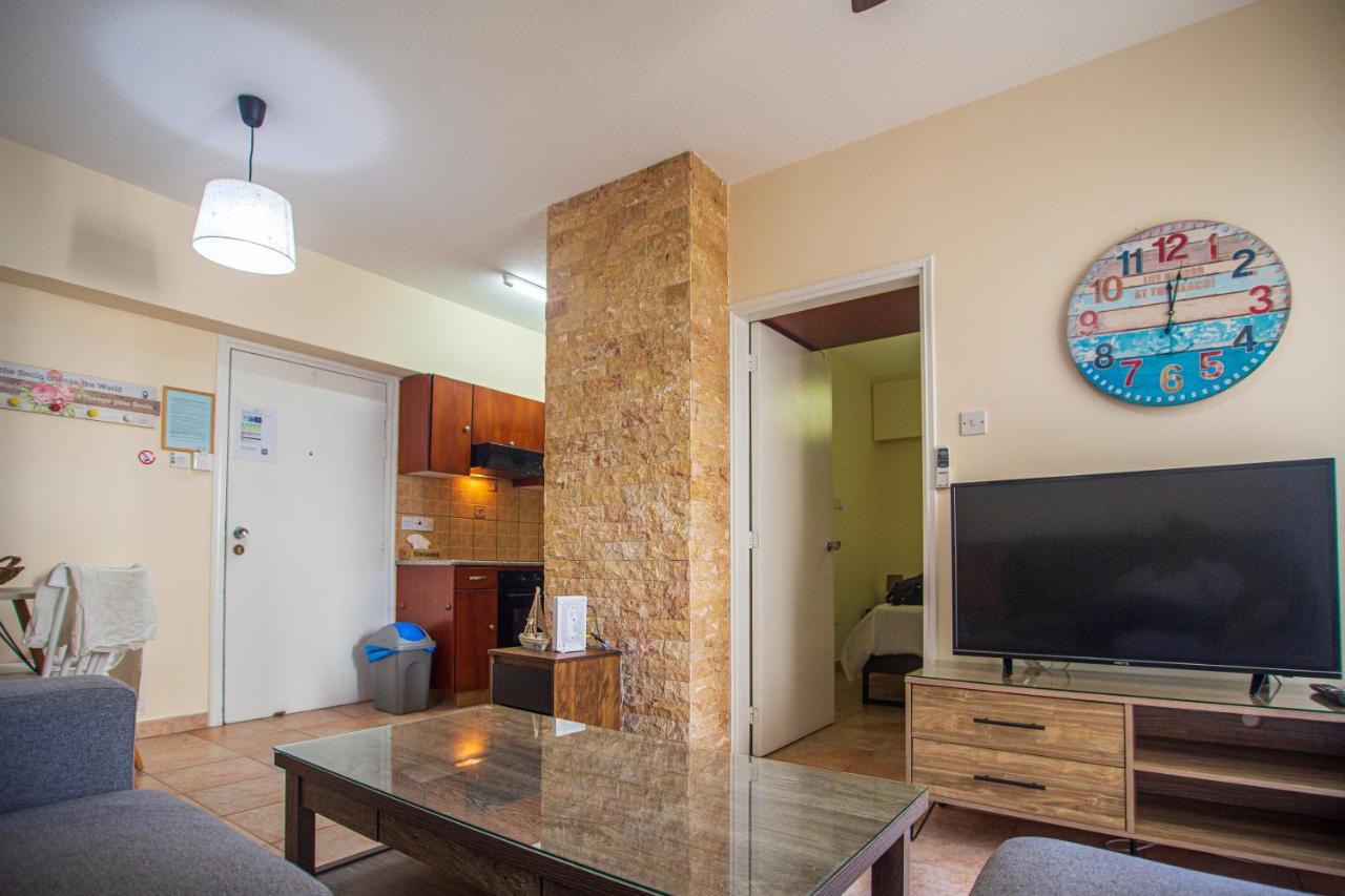 Central, By Sea, Seaview, Renovated 1 Bedroom Flat Larnaca Buitenkant foto
