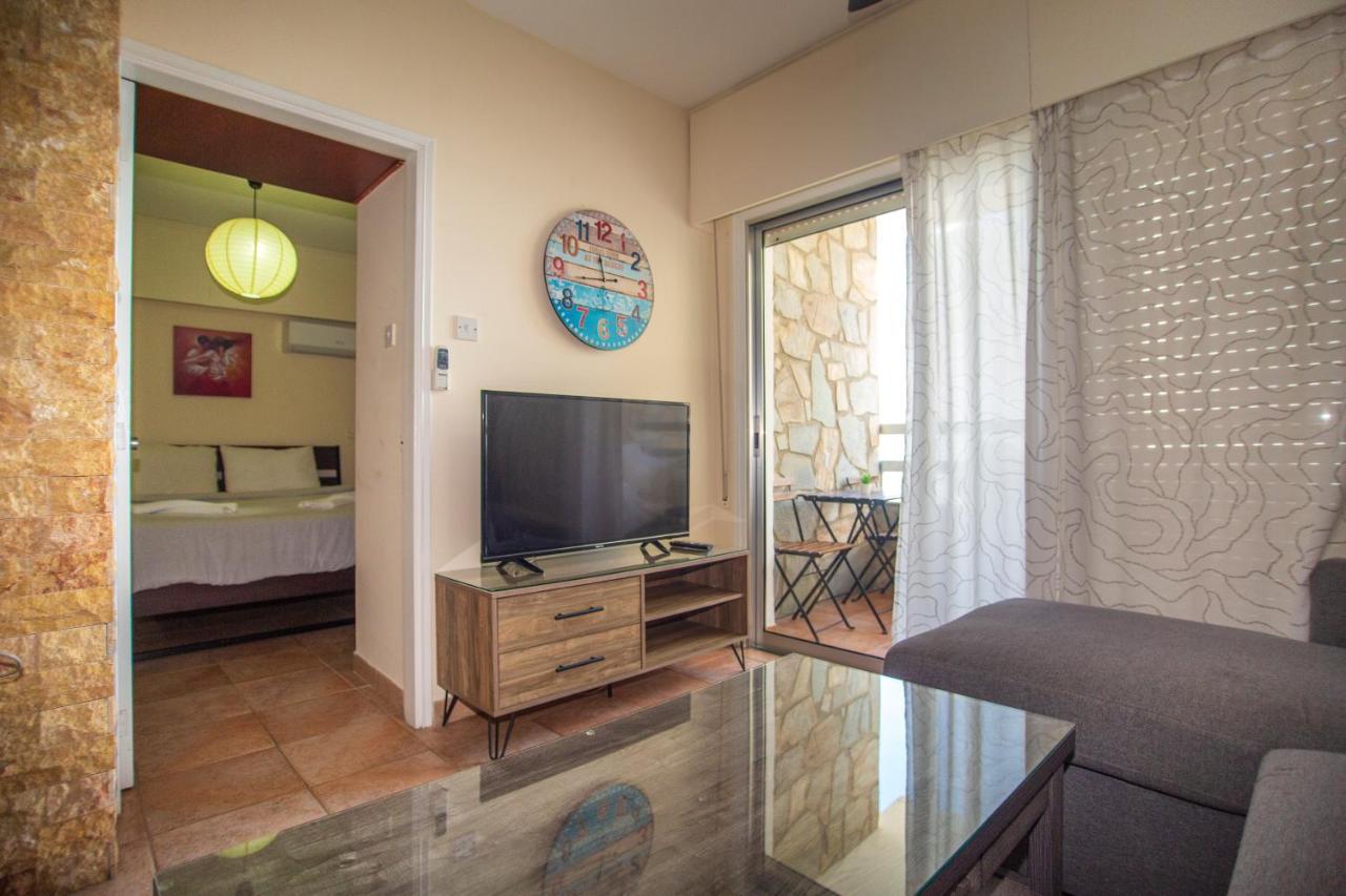 Central, By Sea, Seaview, Renovated 1 Bedroom Flat Larnaca Buitenkant foto